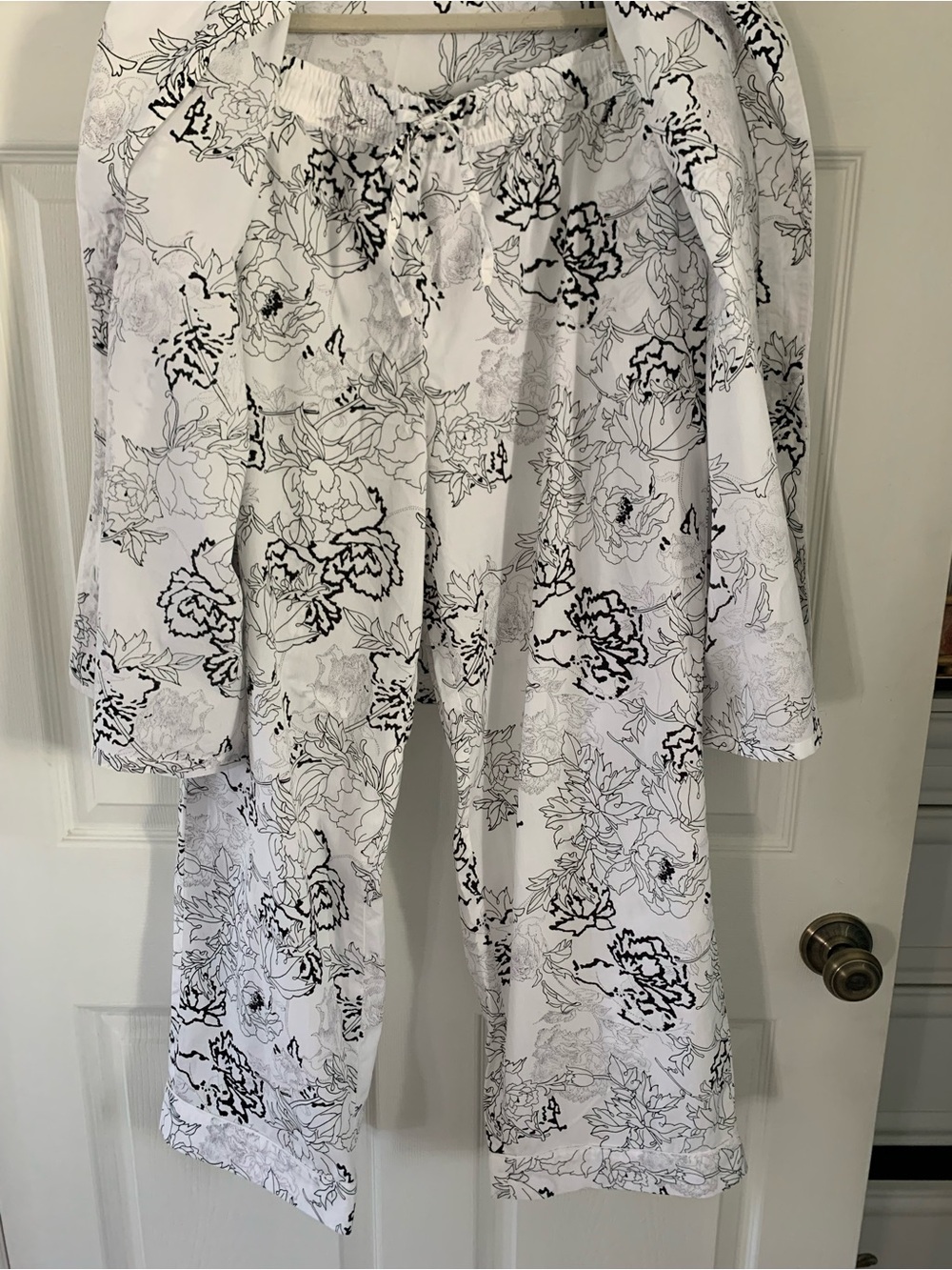 Haven Women's White Floral Pajama/Lounge Pants &Top Set